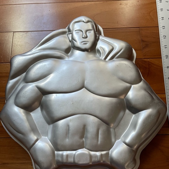 Vintage Wilton Superman cake pan - Picture 2 of 6